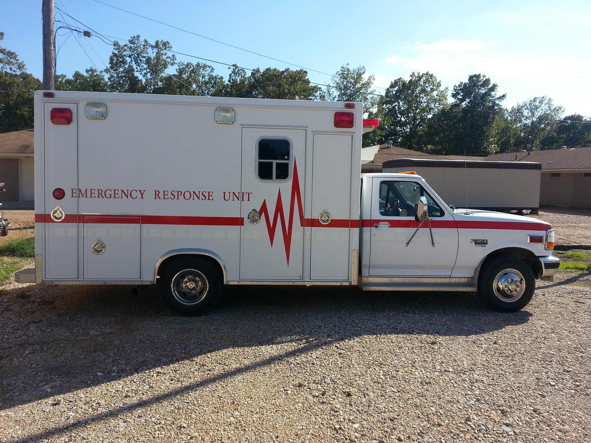 ambulance 641455 1920