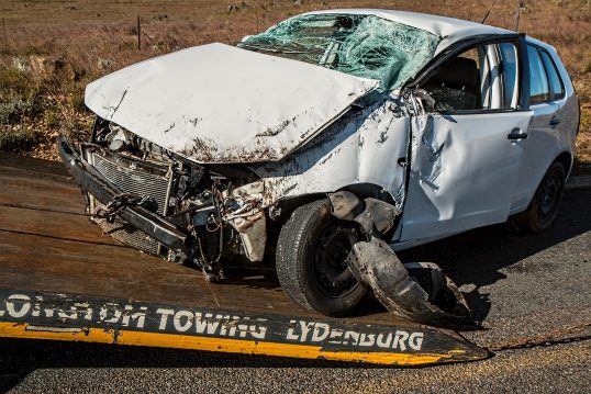 car-accident-1538175_1920 (1)